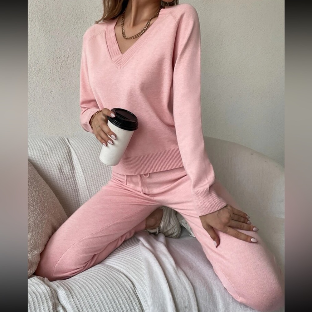 Pink Long Sleeve Sweater & Knot Knit Pants 💕